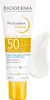 A tube of Bioderma Photoderm sunscreen with a dollop of cream next to it. Náhled obrázku produktu