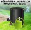 A black water barrel and a green watering can are shown in a garden setting. Voir les images du produit