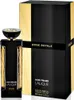 A perfume bottle and its box are displayed against a black and gold background. Voir les images du produit