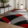 A modern hallway with a geometric rug. Voir les images du produit