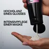 A hand is holding a bottle of hair product, and the product is being dispensed into the palm of the hand. Anteprima dell’immagine prodotto