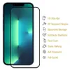 A screen protector is shown on a smartphone, with a list of features next to it. Produktbild-Vorschau