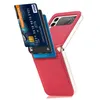 A red flip-style phone case with credit cards inserted into a cardholder slot. Produktbild-Vorschau