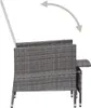 A side view of a gray rattan garden lounger with a curved arrow indicating adjustment. Náhľad obrázku produktu