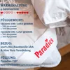 A close-up view of a white duvet with a red and white branded label. Produktbild-Vorschau