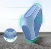A blue and light blue object, possibly a tech accessory, is shown on a textured gray surface, with green circular graphics indicating motion or energy. Anteprima dell’immagine prodotto