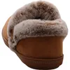 A close-up view of the back of a brown slipper with faux fur trim. Produktbild-Vorschau