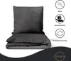 A folded duvet and pillow in anthracite color, with icons and text describing its features. Produktbild-Vorschau