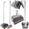 A collage of images showing a gray broom and dustpan cleaning set from different angles, including a close-up and a packaged view. Anteprima dell’immagine prodotto