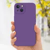 A hand holding a purple phone case. Produktbild-Vorschau