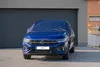A blue car covered with a dark blue car cover is parked in front of a garage. Anteprima dell’immagine prodotto