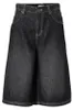 Urban Classics Bermuda da donna in denim nero, modello Anteprima dell’immagine prodotto 3