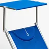 Close-up view of a blue beach chair with a sunshade. Voir les images du produit