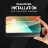 A hand is shown applying a screen protector to a smartphone. Produktbild-Vorschau