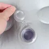 A hand is shown holding the cap of an inflatable spa seat cushion, revealing the valve underneath. Produktbild-Vorschau