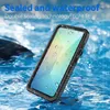 A waterproof phone case is submerged in water, with water droplets on the screen. Anteprima dell’immagine prodotto