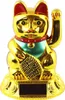 A golden lucky cat figurine with a solar panel on its base. Produktbild-Vorschau