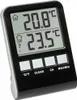 A digital thermometer with an LCD screen showing indoor and outdoor temperature readings. Náhľad obrázku produktu