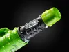 A close-up of a green and black marker with water droplets on it. Anteprima dell’immagine prodotto