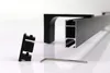A black aluminum curtain rail system with a bracket and a connector piece, along with an Allen key, are displayed on a white background. Anteprima dell’immagine prodotto