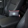 A car's interior with a Pingi Auto Luftentfeuchter placed on the armrest. Anteprima dell’immagine prodotto
