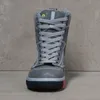 A front view of a gray winter boot with laces. Produktbild-Vorschau