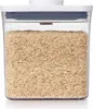 A clear, front-facing shot of a food storage container filled with brown rice. Náhled obrázku produktu