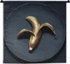 MuchoWow® Wandteppich Wandbehang Goldene Banane auf dunklem Produktbild-Vorschau 1