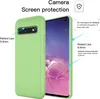 A light green phone case is shown next to a smartphone, with text highlighting its features. Produktbild-Vorschau