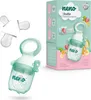 A product shot of a baby fruit feeder and its packaging. Voir les images du produit