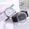 Stylische Victor Damenuhr in Rot – Elegantes Accessoire Produktbild-Vorschau 2