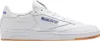 A side view of a white Reebok Club C 85 tennis shoe with blue branding. Produktbild-Vorschau