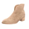 A single brown suede ankle boot is shown against a white background. Anteprima dell’immagine prodotto