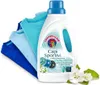 A bottle of Chante Clair laundry detergent for sportswear and synthetic fibers, with a stack of folded t-shirts in various shades of blue and teal. Podgląd zdjęcia produktu