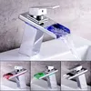 LED vodovodní kohoutek s 3 x RGB měnícími se barvami s Náhled obrázku produktu 2