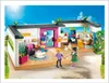 A Playmobil guest bungalow with two figures standing outside. Podgląd zdjęcia produktu