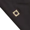 Detailansicht des Logos auf den "Noya Pants" von Ocun; einer Kletterhose für Damen. Produktbild-Vorschau
