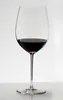 A single wine glass filled with red wine, set against a plain white background. Produktbild-Vorschau