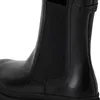 Close-up view of the side of a black leather Chelsea boot. Produktbild-Vorschau