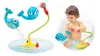 A split image showing a bath toy on the left and a child playing with it in the bath on the right. Anteprima dell’immagine prodotto