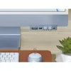 A Satechi USB-C clamp hub is attached to the back of an iMac. Produktbild-Vorschau