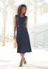 LASCANA Midikleid mit dekorativen Riegeln und goldenen Produktbild-Vorschau 3