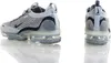 A pair of Nike Air Vapormax 2021 FK SE shoes shown from two angles against a white background. Anteprima dell’immagine prodotto