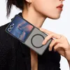 A person is holding a phone case with a phone inside. Produktbild-Vorschau