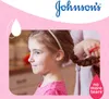 A young girl is having her hair braided by someone off-camera, with Johnson's branding visible. Produktbild-Vorschau