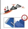 An instructional image showing how to assemble or adjust a snow shovel. Anteprima dell’immagine prodotto