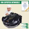 A chef stands behind a black pizza oven, with a certificate and marketing text in the background. Produktbild-Vorschau