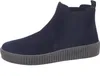 A side view of a single navy blue suede Chelsea boot with a thick, textured grey sole, presented on a white background. Voir les images du produit