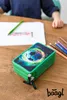 A child's hands are visible as they draw on a piece of paper, with a pencil case and colored pencils on a wooden table. Produktbild-Vorschau