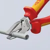 A close-up shot of a pair of pliers cutting a cable. Voir les images du produit